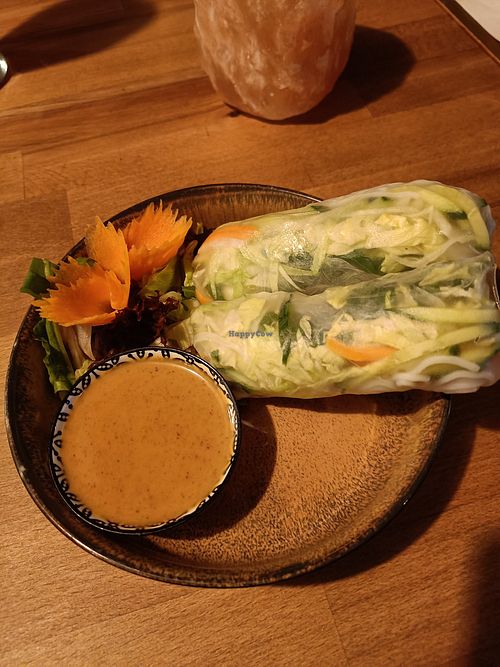 Vegane Sommerrolle mit Erdnusssoße at Dam Me Restaurant in Wegberg