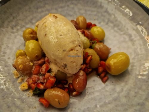 Ofentrauben mit Haselnusseis und Vanilleschaum at Restaurant Nil in Hamburg