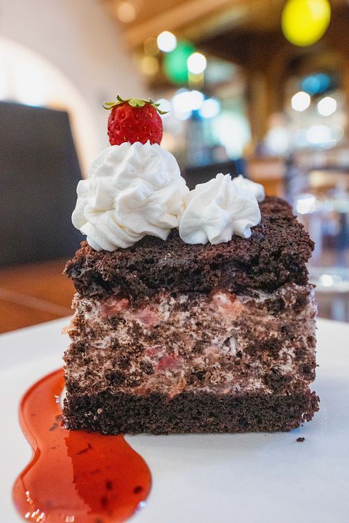 The Dinner was once more a very good compensation for the Parenzana bicycle ride. And the "Cake of the Day" Dessert made it perfect. at Artha in Porec