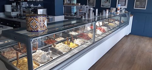 Vegan symbols at L'Artigianale - La Cultura Del Gelato in Ragusa