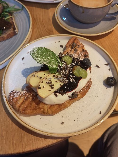 Loaded croissant #Veganuary at DUUO in Munich