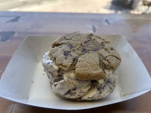 Vegan chocolate chip cookies with vegan chocolate chip ice cream - so good! 🤤  at The Baked Bear  in South Lake Tahoe