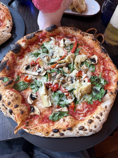 I got the Sofia Loren with vegan mozzarella and I have no complaints at all it was delicious!  at Nuvola Napoli in Cologne