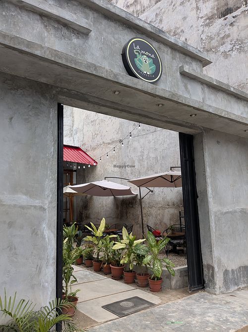Entrance from street at La Mona Cafetería in Iquitos
