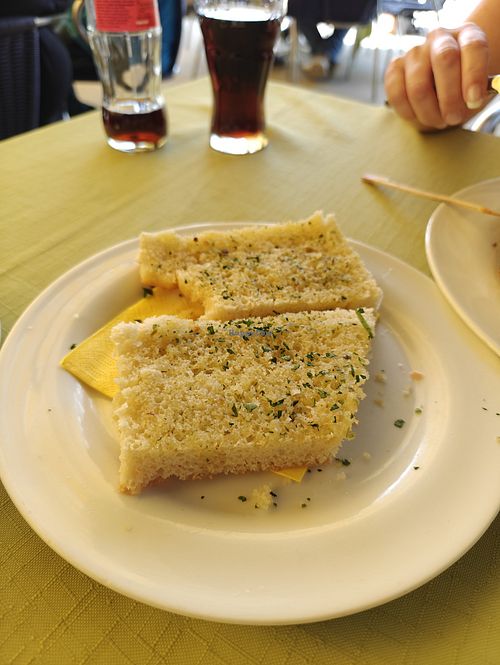 VeganeOptionen: Knoblauch Foccacia & Quinoasalat mit Gemüse at Wirtshaus Nattererboden in Innsbruck