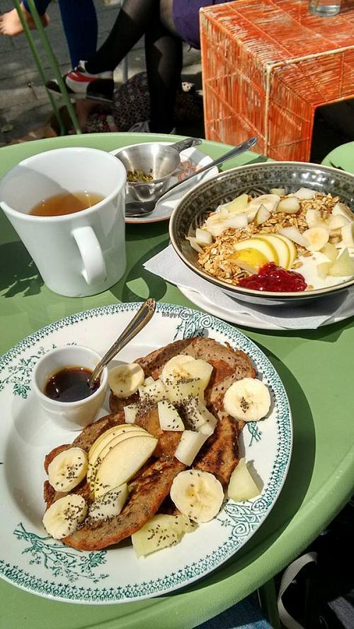 Our brunch! 
Buckwheat pancakes with so many toppings!
Granola with soy yoghurt and a fruit mix at Bataat in Amsterdam