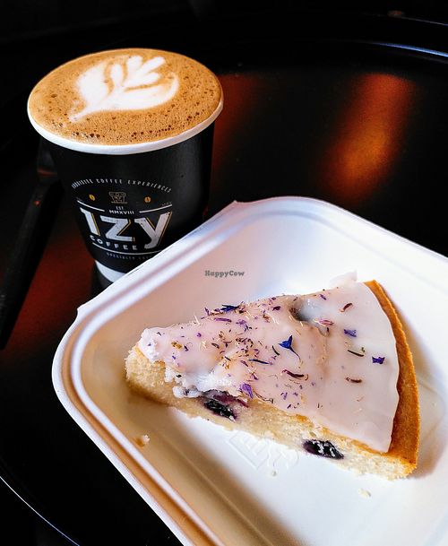 Lemon/Blueberry cake + Mexican Latte (all vegan) at Izy Coffee in Brussels