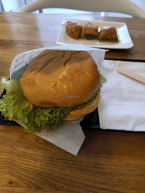 Veganer Chickenburger at Veganland - Marxloh in Duisburg