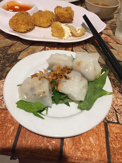 Steamed dumpling (crispy tofu in the background) at Mani in Ho Chi Minh City