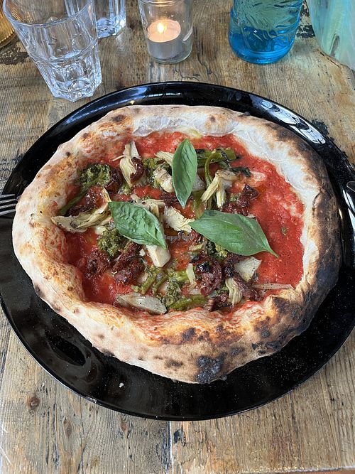 Vegana pizza  at Mangiare Berlin in Berlin