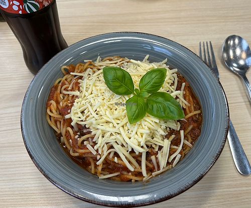 Vegane Bolognese mit veganem Käse Größe M  at Numa – Die Nudelmacher in Erfurt