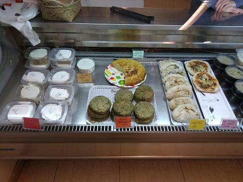 Savoury offer for lunch and whipped cream on the left at Vegetart Cuina Vegana in Barcelona