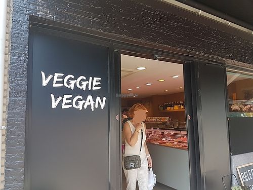 entrance - butcher shop fridge on right at Gaspar in Knokke Heist