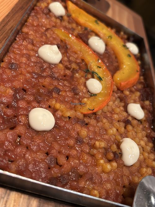 Paella de FREGOLA (pasta de Sardenya), carbassa potimarron rostida i veganesa de tomàquet confit  at Rasoterra in Barcelona