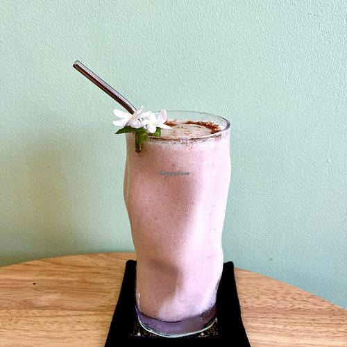 Let’s do it! Tahini & Cinnamon Smoothie: Coconut milk, tahini, lime juice, cinnamon, vanilla flavour, banana. at Mettā Guesthouse Kampot in Kampot