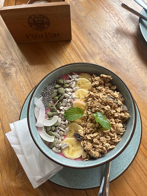 Smoothie bowl - almond milk (no yogurt and honey)  at Pu'u Pau Hostel & Coffee Shop in 