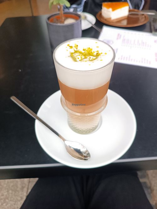 Vegan pistachio latte with oat milk at Café Lotte Dortmund in Dortmund