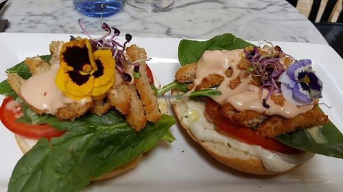 Vegan chicken strips bagel at Bagel in Mallorca