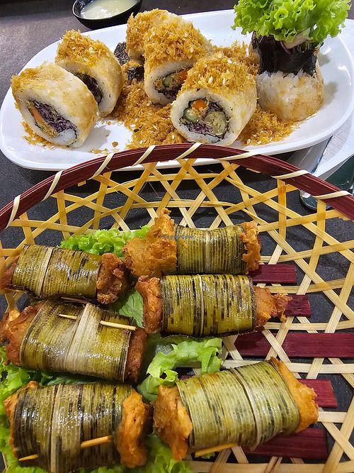 Sushi and Pandan chikn at KUL - YOUNG Sanna Mee Express - T2 in Selangor