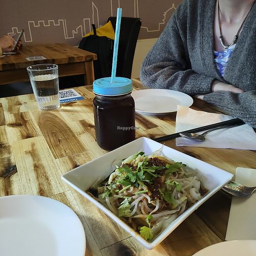 B2: Liang Pi mit Sesampaste
€8.20, 1: Plaumen Eistee

€3.80 at Chin Burger 秦堡 in Cologne