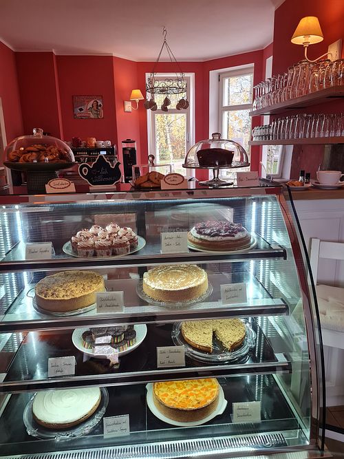 Klasse vegane Kuchenauswahl at Zeiten & Wunder in Bamberg