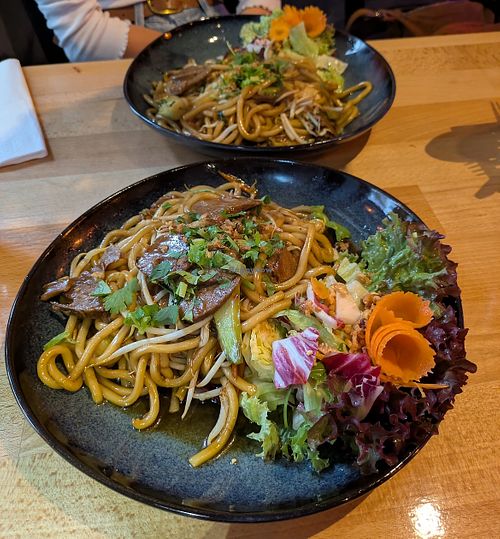Udon mit veganen beef   at Pho & More in Berlin
