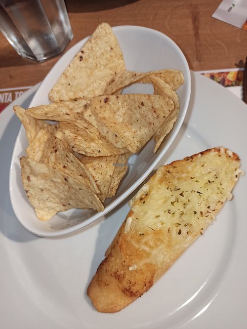 Vegan cheese and garlic bread at Pizza Hut - Chiado in Lisbon