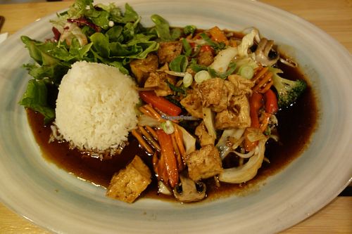 M20 Kratiam Pik Thai with tofu (vegan) at Nui Thai Kitchen in Saarbrucken