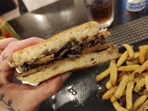 Seitan burguer at Pregaria Loulé in Loule