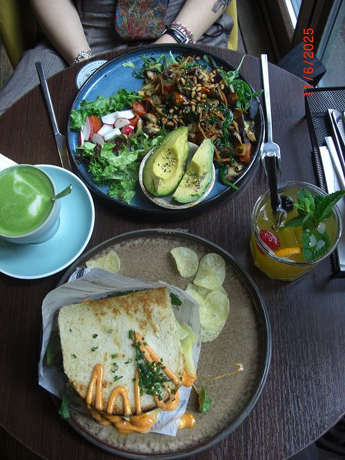  at Jederzeit Café in Berlin