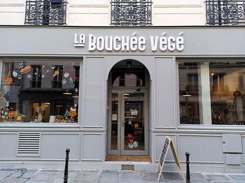 Façade at La Bouchée Végé in Paris