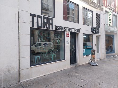Exterior at Tora Street Food in Burgos