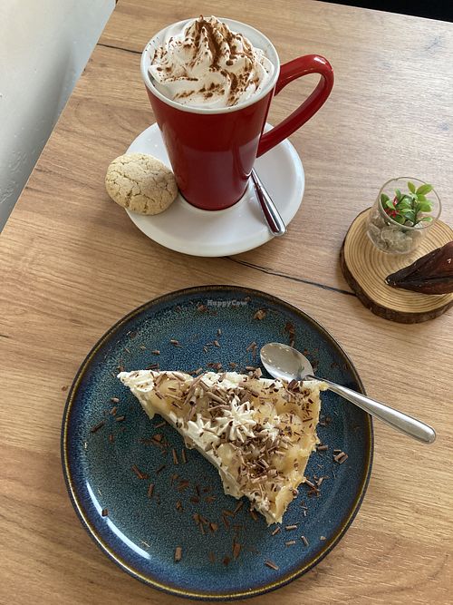 Hot chocolate and fla cake   at Le Rouge-gorge Restaurant in Menton