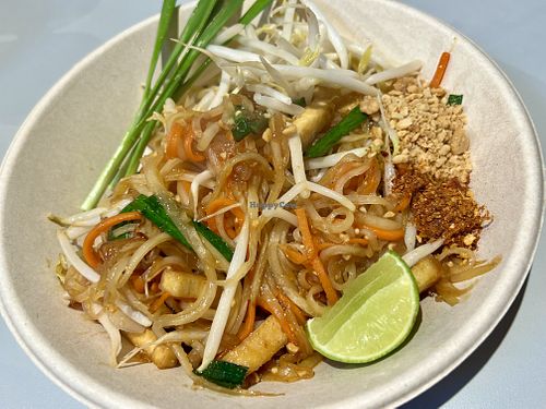 Pad Thai with green papaya noodles   at V Street - Emsphere in Bangkok