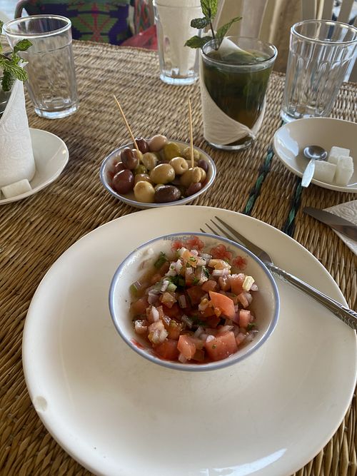 Salade marocaine, olive et thé à la menthe  at Cafe Restaurant L'oasis in Rissani