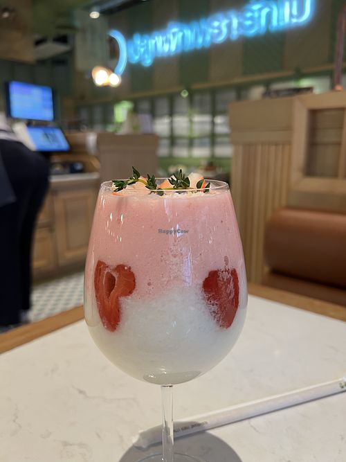 Strawberry Hawaii smoothie   at Ohkajhu in Bangkok