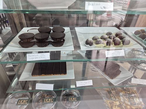 Vegan sweets Lisa makes herself (incl. homemade chocolate) at Lisa's Flammhouse in Larnaca