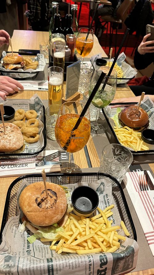 Veganer Burger mit leckerem Patty und Grillgemüse  at LÜ - Burger & Grill in Obertauern