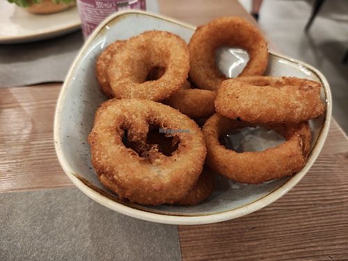 Anelli di cipolla (antipasto) at Pota Mountain Burger in Ponte Di Legno