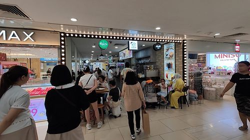 Direction: Baobao foodcourt is between Money Max and Miniso.  at VeganPho - Lucky Plaza in Central Singapore
