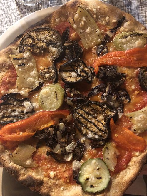 Vegan veggie pizza at Pizzeria Vesuvio in Moncalieri