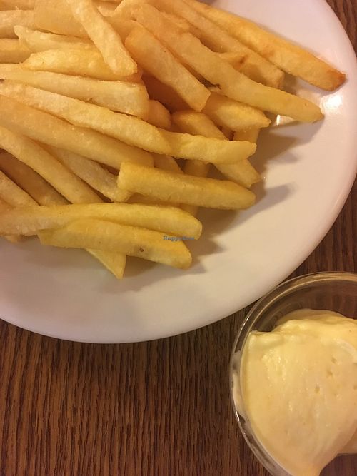 Chips and vegan mayo at Pizzeria Vesuvio in Moncalieri