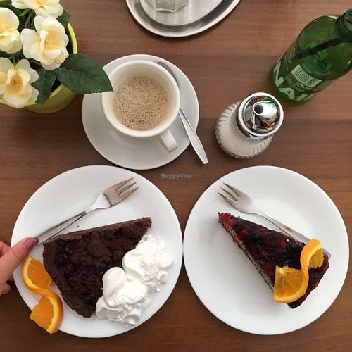 vegan cake at Katzentempel - München in Munich