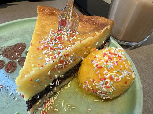 cake  at Katzentempel - München in Munich