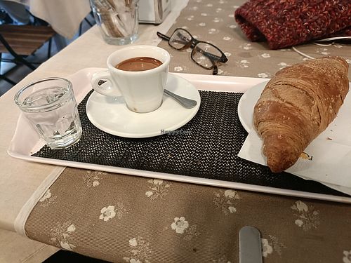 Brioche sambuco e lamponi at Dinchi Bistrot in Milan