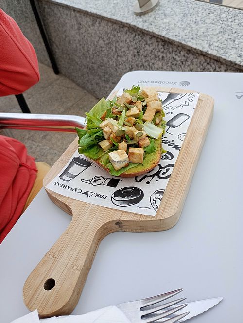 The vegan toast (with tofu, avocado, pumpkin seeds) at Jeric's Bar in Gran Canaria