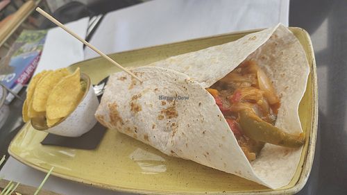 Burrito de légumes, avec guacamole et nachos at Compostelana Club Cafe in Tenerife