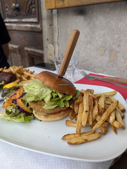 vegan burger (avocado patty) at PraLyon in Lyon