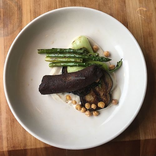 Saucisse de shiitake et tofu avec purée de chou-fleur at Invitation V in Montreal