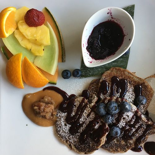 Crêpes de sarrasin avec sauce aux baies at Invitation V in Montreal